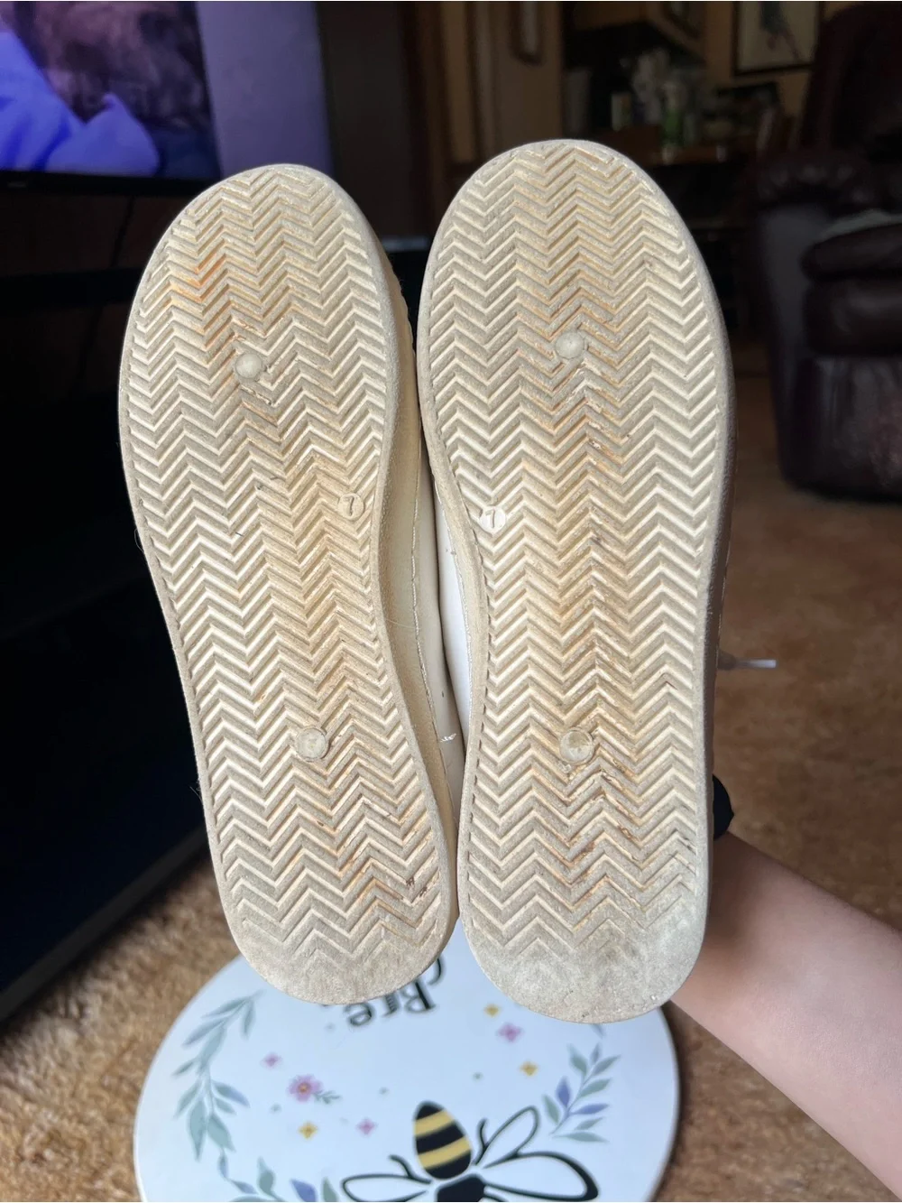 Woman’s VINTAGE HAVANA Carla Sneaker white Pearl Star size 7.